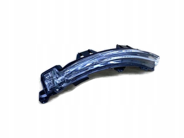 VOLVO S60 III V60 II LAMPA KIERUNKOWSKAZ LUSTERKA LEWY