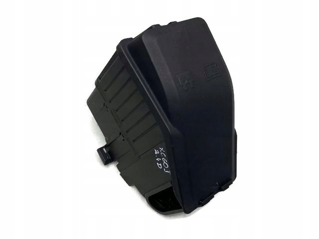 VOLVO XC60 I 2.4D OBUDOWA SKRZYNKI BEZPIECZNIKÓW