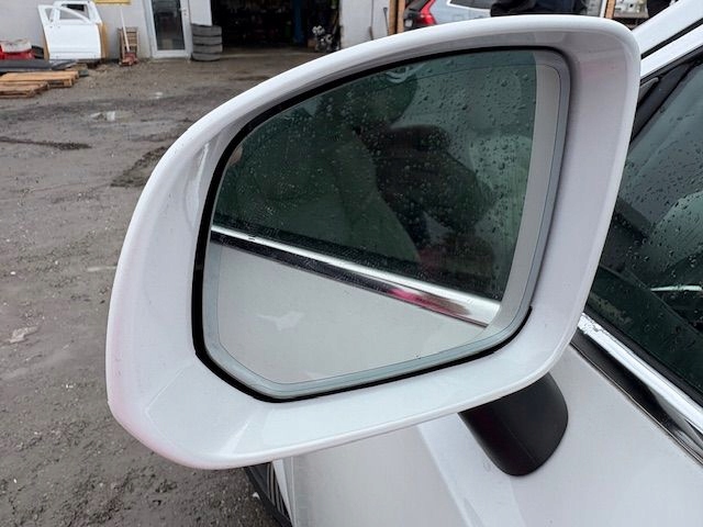 VOLVO XC90 LUSTERKO LEWE ZEWNĘTRZNE KAMERA BLIS 707