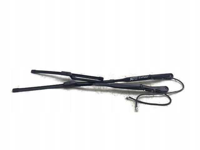 VOLVO S60 III RAMIONA WYCIERACZEK PRZÓD