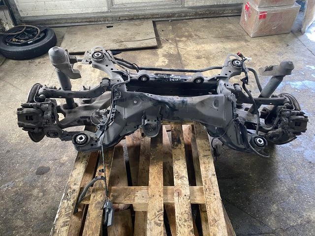 VOLVO XC90 II T6 AWD ZAWIESZENIE TYŁ 31656033