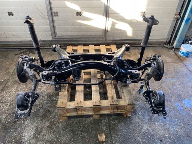 VOLVO XC40 T5 ZAWIESZENIE TYLNE TYŁ 32246801