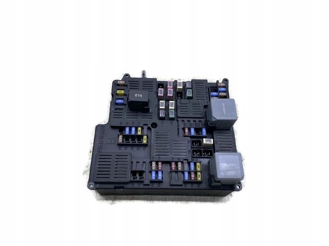 VOLVO S60 III SKRZYNKA BEZPIECZNIKÓW 32359984