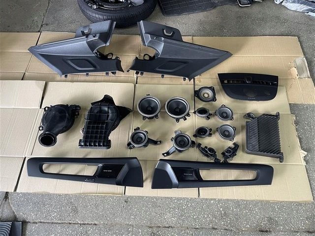 VOLVO XC40 ZESTAW NAGŁOŚNIENIA HARMAN/KARDON