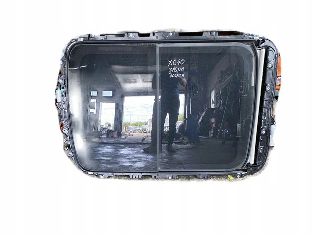 VOLVO XC40 SZYBERDACH PANORAMA ROLETA