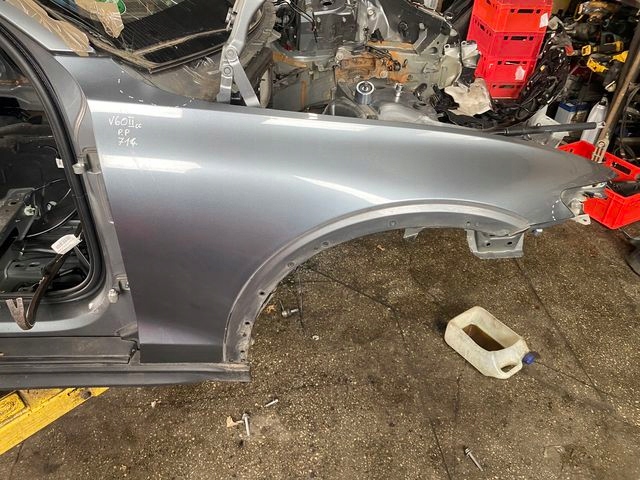 VOLVO V60 II CC BŁOTNIK PRAWY PRZÓD PRZEDNI 714