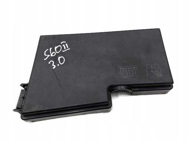 VOLVO S60 II 3.0 POKRYWA SKRZYNKI BEZPIECZNIKÓW 30728348