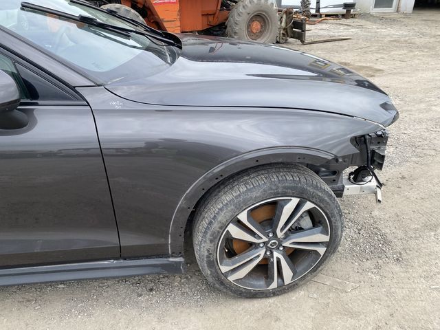 VOLVO V60 II CC BŁOTNIK PRAWY PRZÓD PRZEDNI 731