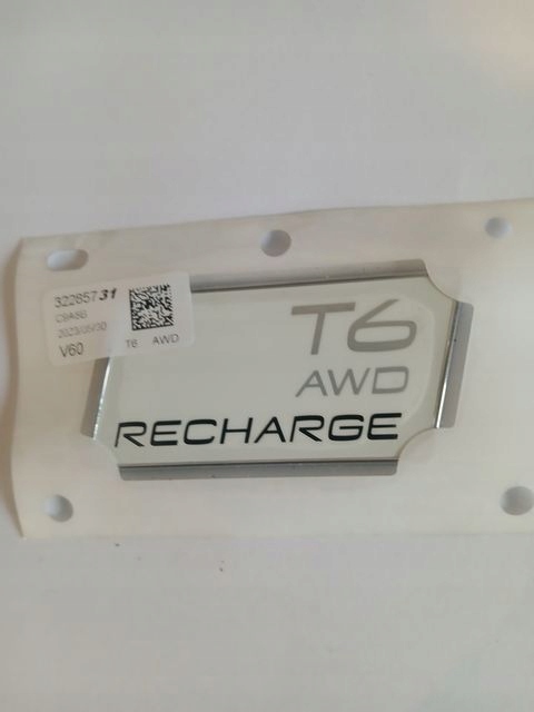 VOLVO T6 AWD RECHARGE EMBLEMAT ZNACZEK KLAPY BAGAŻNIKA 32285731