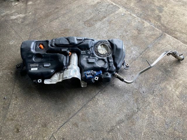 VOLVO XC90 II T6 AWD ZBIORNIK PALIWA BAK 31372446