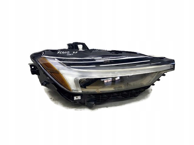 VOLVO XC60 II LAMPA PRAWA PRZEDNIA FULL LED 32337391