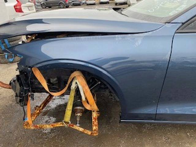 VOLVO S60 III T5 BŁOTNIK LEWY PRZÓD PRZEDNI 723