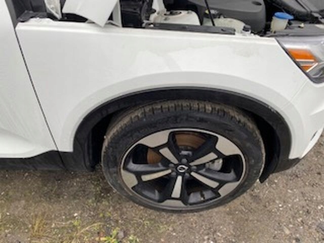 VOLVO XC40 ĆWIARTKA PRAWY PRZÓD 614