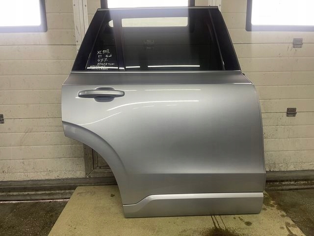 VOLVO XC90 II MOMENTUM DRZWI PRAWY TYŁ 477