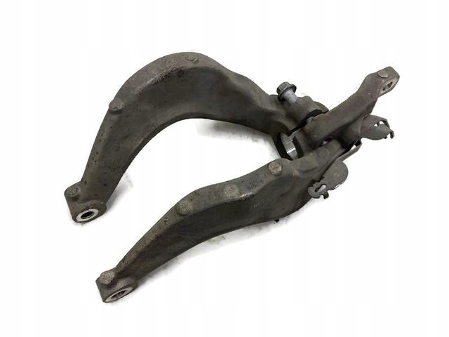 VOLVO XC90 UCHWYT MOCOWANIE AMORTYZATORA PRAWY 31380636