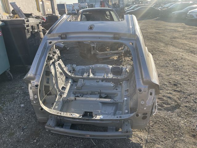 VOLVO XC60 II BŁOTNIK PRAWY LEWY TYŁ ĆWIARTKA WANNA 735