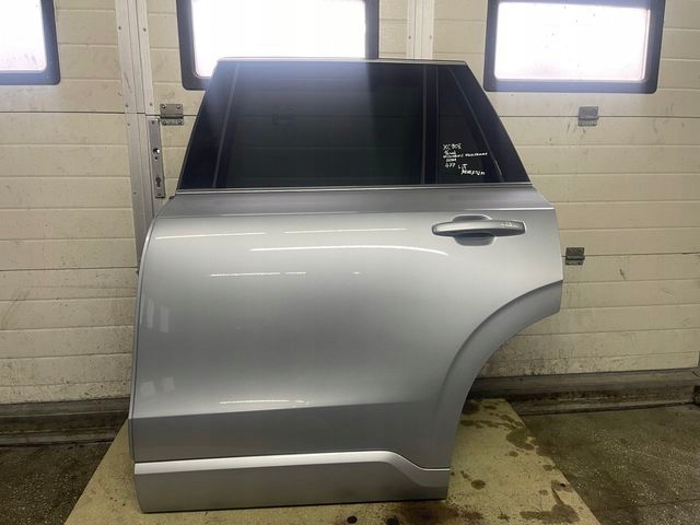 VOLVO XC90 II MOMENTUM DRZWI LEWY TYŁ 477