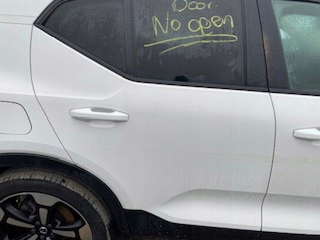 VOLVO XC40 LISTWA BŁOTNIKA PRAWY TYŁ