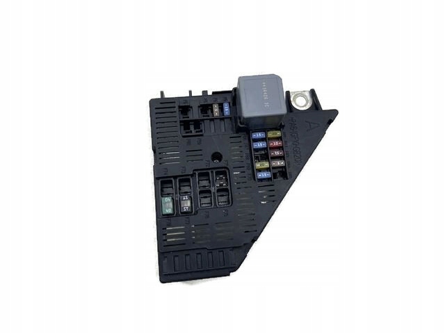 VOLVO S90 SKRZYNKA BEZPIECZNIKÓW 31453256