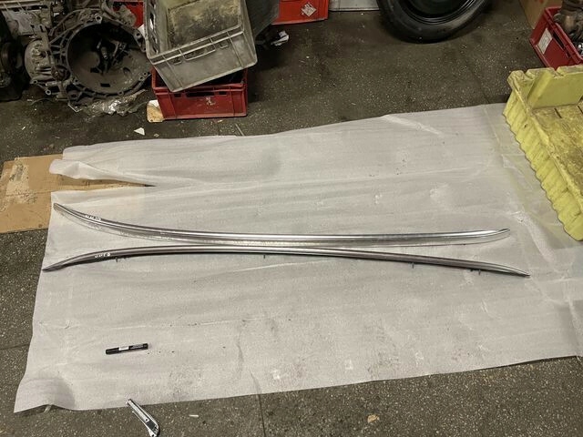 VOLVO XC60 II RELINGI DACHOWE KOMPLET 32216815 32216816