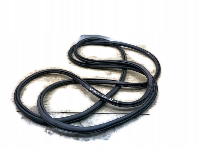 VOLVO XC40 USZCZELKA DRZWI TYLNYCH TYŁ 31425989