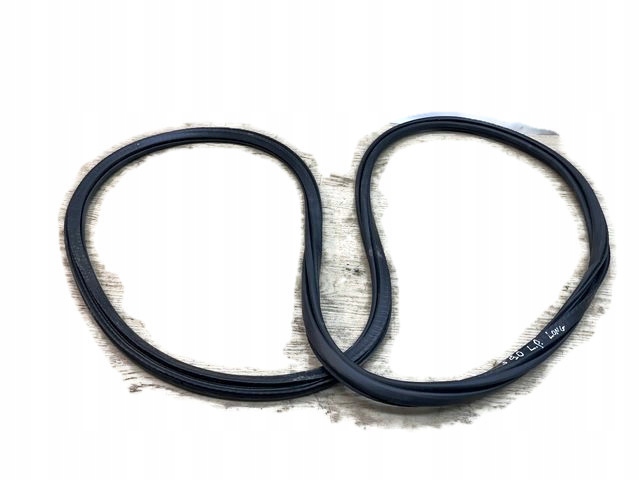 VOLVO S90 LONG USZCZELKA DRZWI LEWY PRZÓD