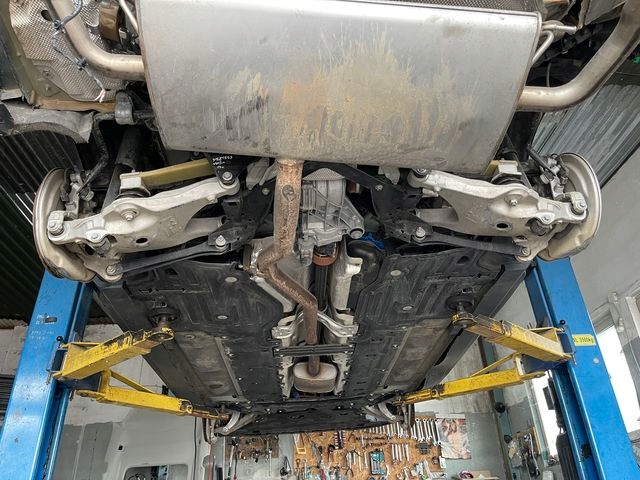 VOLVO V60 II CC ZAWIESZENIE TYLNE TYŁ 31681543