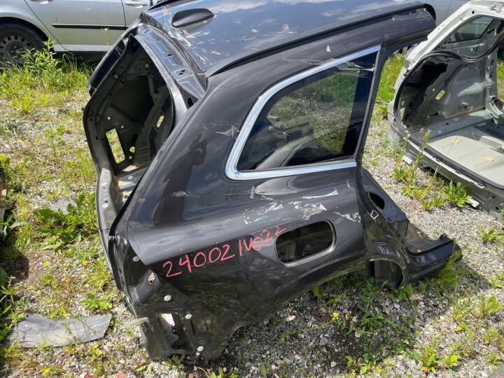 VOLVO XC60 T6 D5 TYŁ BŁOTNIK PRAWY LEWY ĆWIARTKA WANNA 731