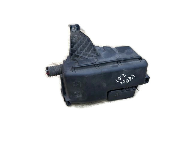 VOLVO V60 CC 2.0T SKRZYNKA BEZPIECZNIKÓW 30797010