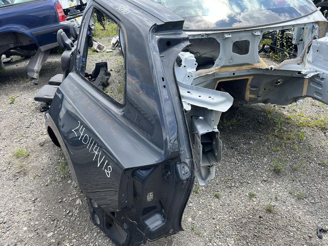 VOLVO XC90 BŁOTNIK LEWY TYŁ ĆWIARTKA 492