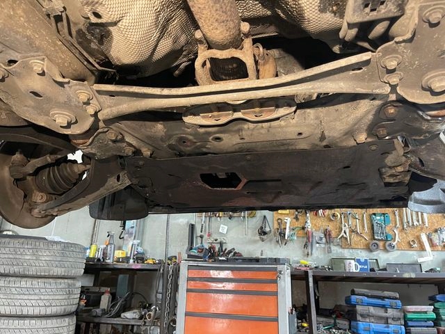 VOLVO XC60 ŁAWA SANKI TRAWERS PRZÓD