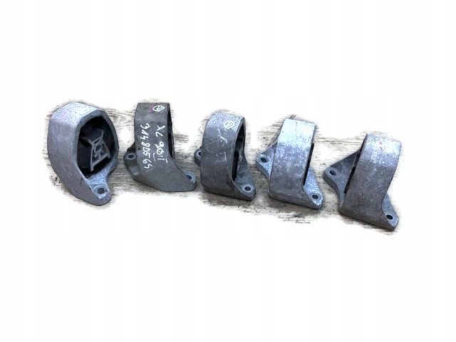 VOLVO V60 T8 PODUSZKA SILNIKA 31480564