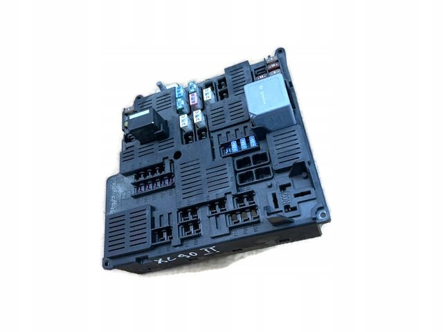 VOLVO XC60 II S90 V90 XC90 II SKRZYNKA BEZPIECZNIKÓW 31398003