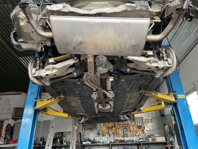 VOLVO V60 II CC WYDECH TŁUMIK 31478443