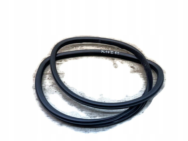 VOLVO XC70 II USZCZELKA DRZWI PRAWY TYŁ