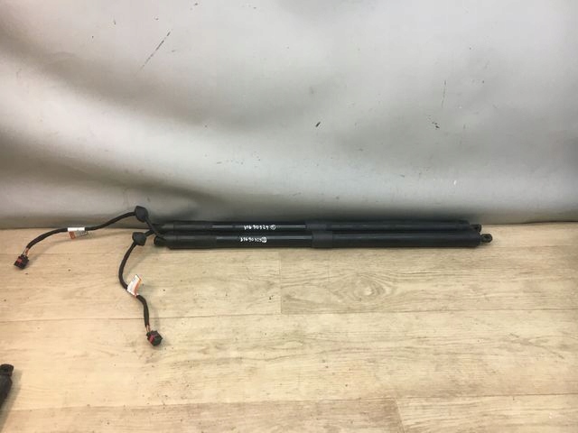 VOLVO XC60 II SIŁOWNIK KLAPY BAGAŻNIKA 31690929