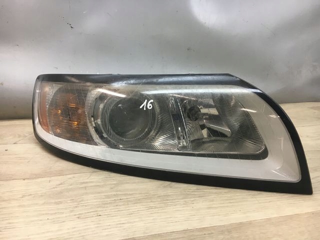 VOLVO S40 V50 LAMPA PRAWA PRZEDNIA 30763034