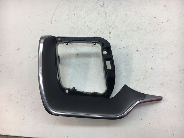 VOLVO XC60 II RAMKA KRATKI NAWIEWU LEWA 31417628