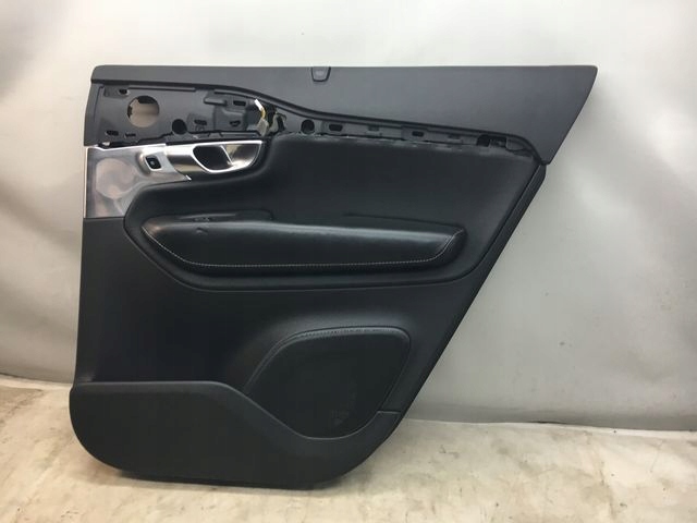 VOLVO XC90 II BOCZEK DRZWI PRAWY TYŁ 31393116
