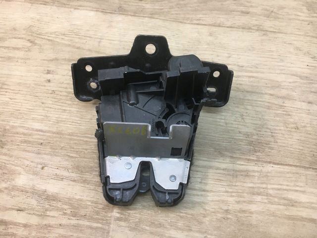 VOLVO XC60 II ZAMEK KLAPY BAGAŻNIKA 31484235