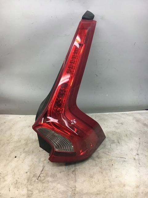 VOLVO V60 CC LAMPA PRAWA TYLNA 31395929