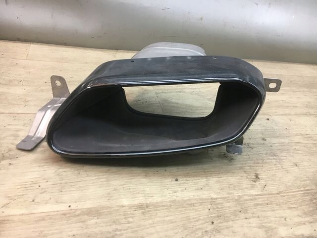 VOLVO XC60 II KOŃCÓWKA WYDECHU LEWA 31690800