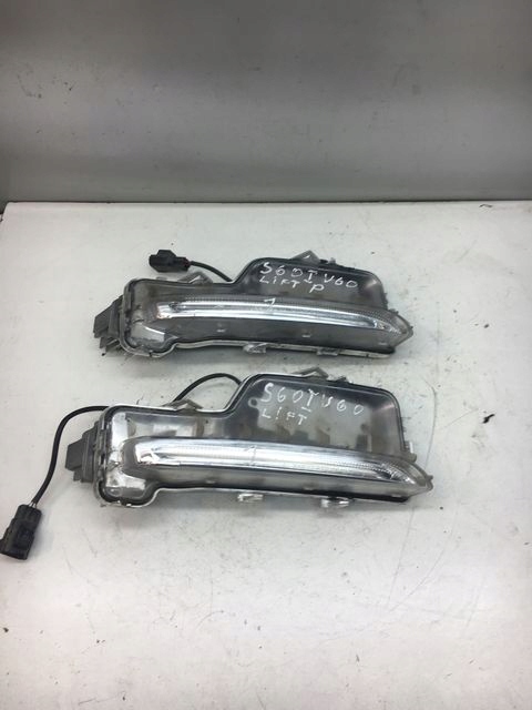 VOLVO S60 I V60 LIFT HALOGEN PRAWY DRL 31420396