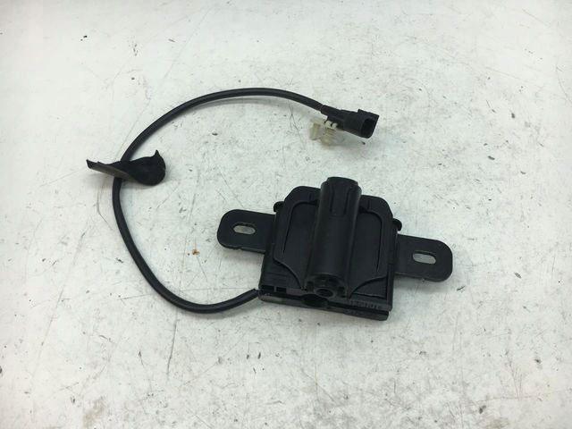 VOLVO V40 XC60 XC90 ZAMEK RYGIEL MASKI 31371016
