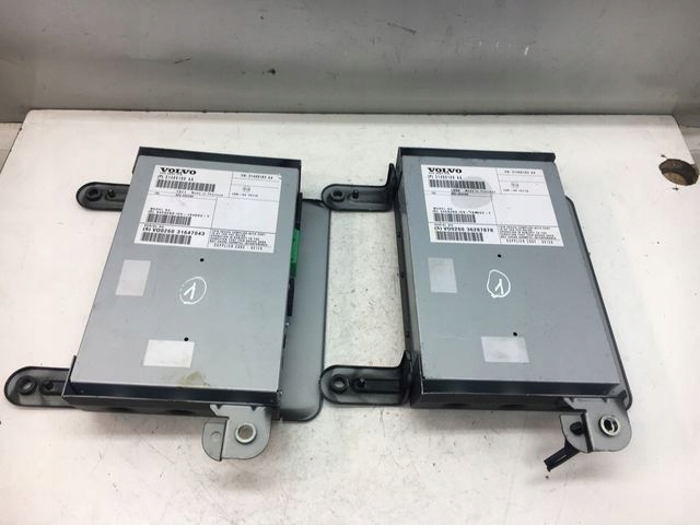 VOLVO S60 V60 XC60 WZMACNIACZ RADIA 31409100