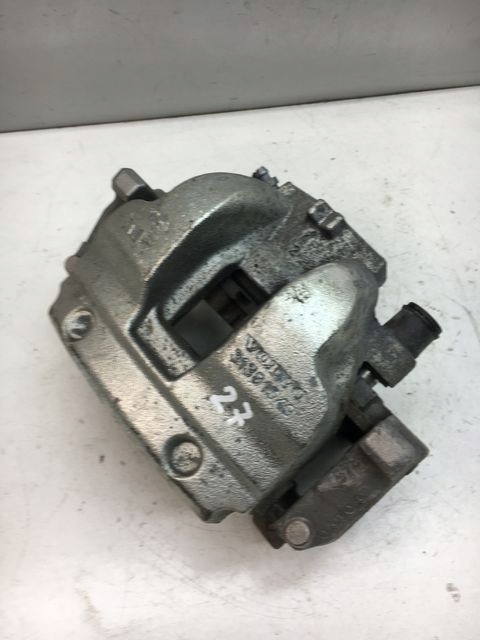 VOLVO XC90 II ZACISK HAMULCOWY PRAWY 31381549