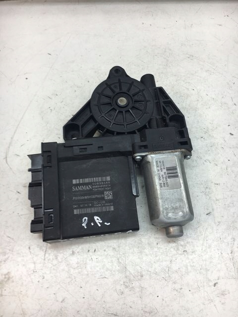 VOLVO XC90 II SILNICZEK SZYBY PRAWY PRZÓD 50836588