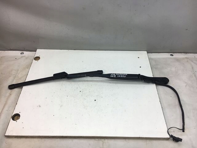 VOLVO S60 III RAMIĘ WYCIERACZKI LEWE 31693537