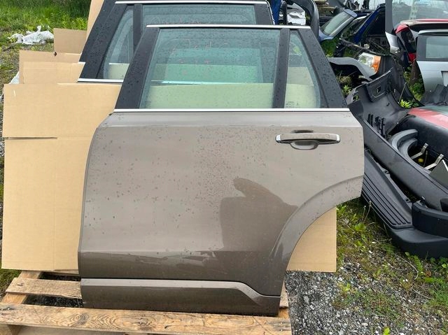 VOLVO XC90 DRZWI LEWY TYŁ 700