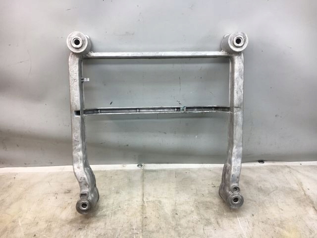 VOLVO XC90 II STELAŻ FOTELA LEWY PRZÓD 31377218